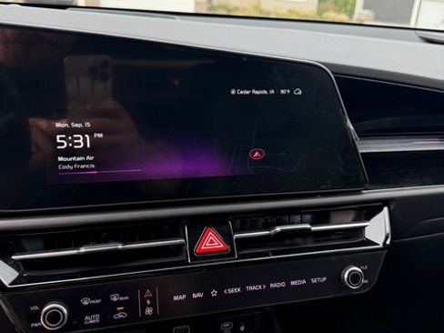 Used 2023 Kia Niro EX w/ EX Cold Weather Package image 12