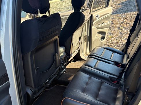 Used 2011 Jeep Grand Cherokee 70th Anniversary image 8