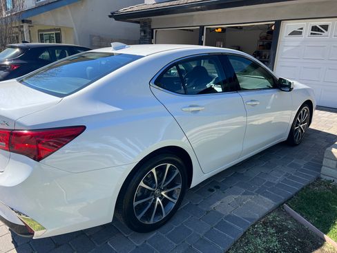 Used 2018 Acura TLX V6 image 2
