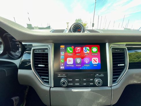 Used 2017 Porsche Macan S image 19