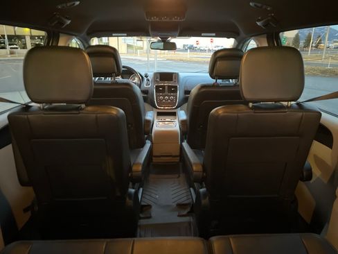 Used 2020 Dodge Grand Caravan SXT FWD image 13