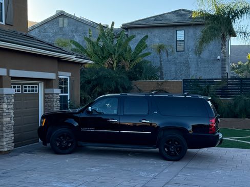 Used 2013 Chevrolet Suburban LTZ image 5