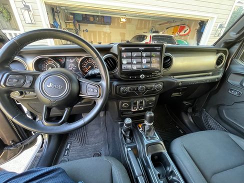 Used 2019 Jeep Wrangler Sport image 10