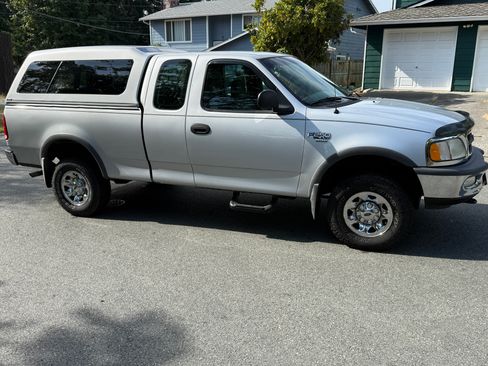 Used 1998 Ford F250 4x4 SuperCab image 1