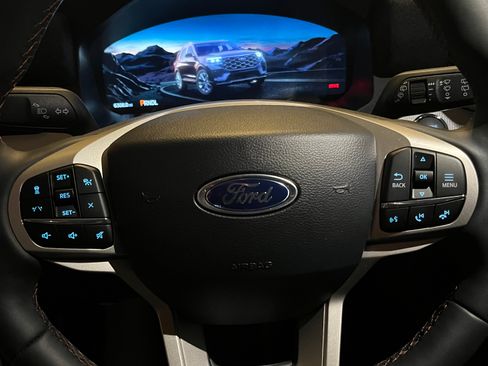 Used 2025 Ford Explorer Active w/ Active Comfort Package image 17