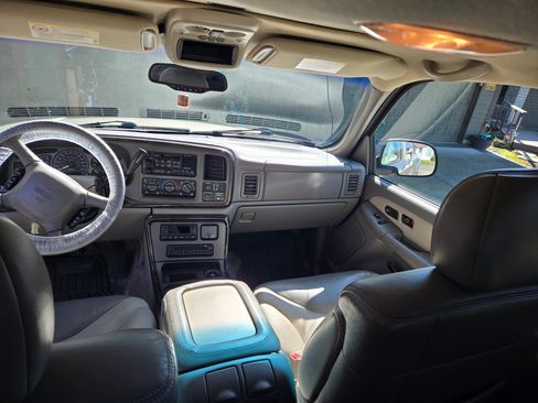 Used 2002 GMC Sierra 1500 Denali image 8