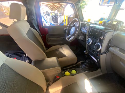 Used 2010 Jeep Wrangler Sahara image 18