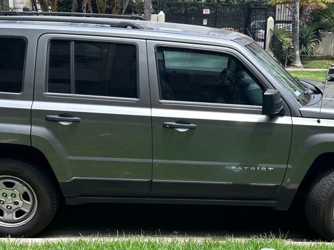 Used 2012 Jeep Patriot Sport FWD image 2
