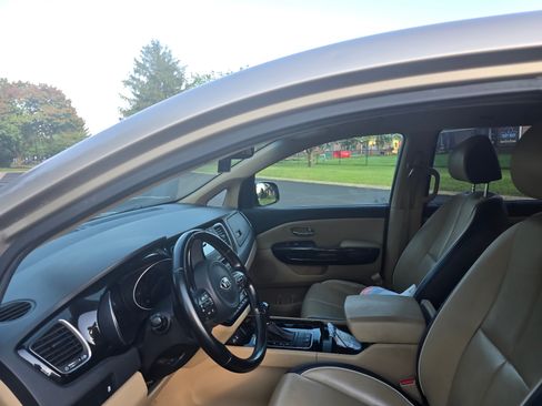 Used 2015 Kia Sedona EX FWD image 14