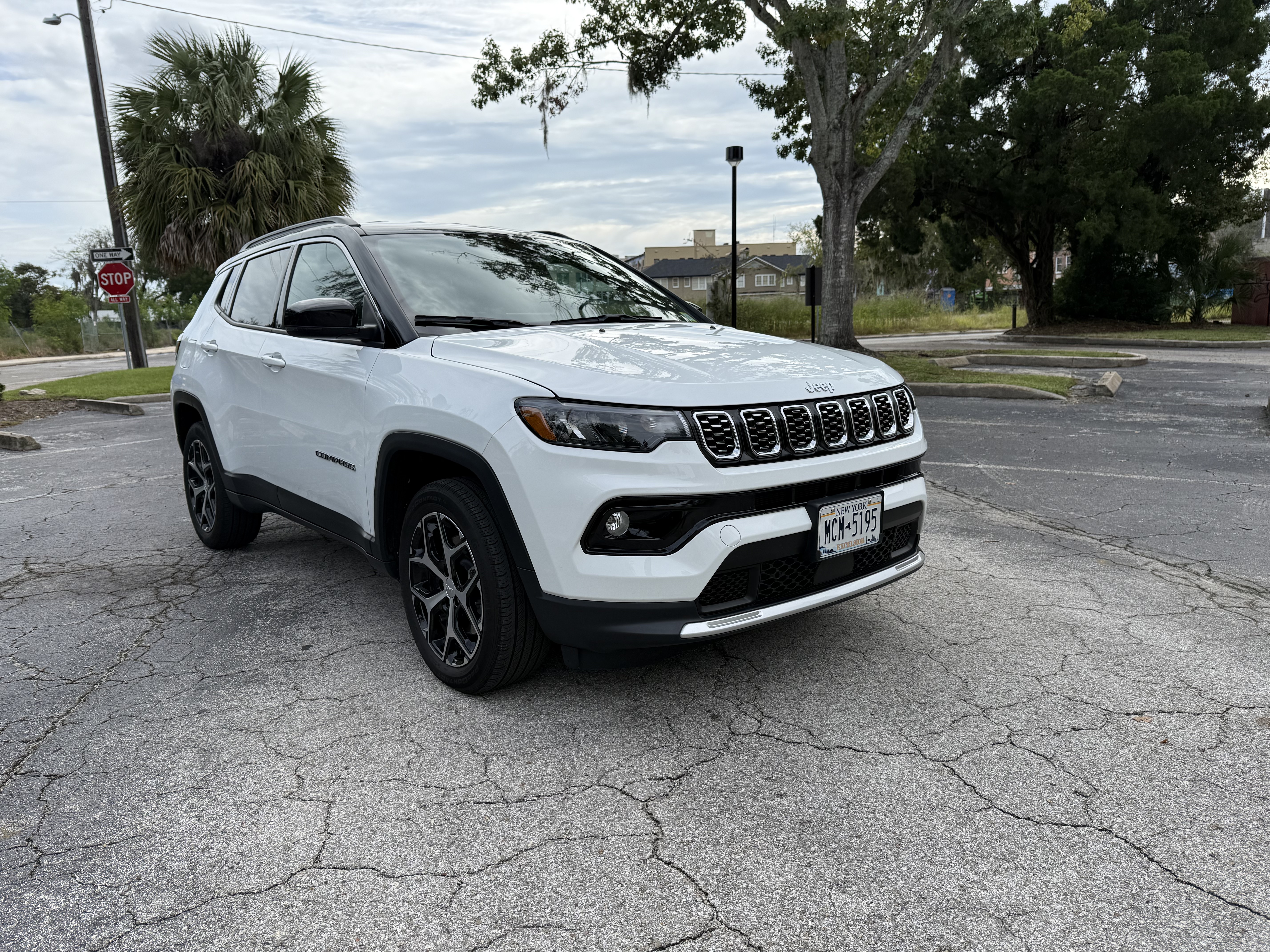 Used 2024 Jeep Compass Limited AWD/4WD image 1