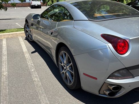 Used 2014 Ferrari California RWD image 4