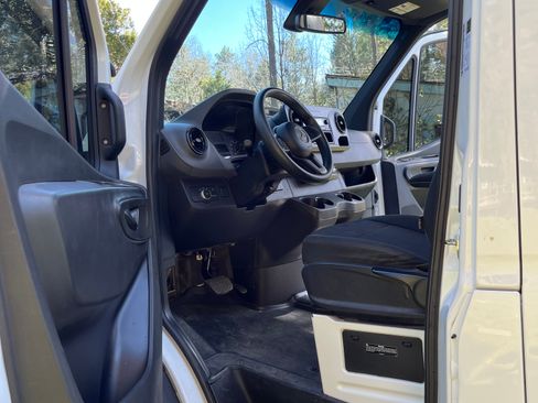 Used 2022 Mercedes-Benz Sprinter 2500 image 20