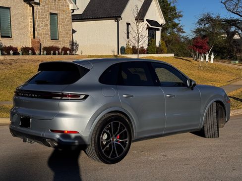 Used 2024 Porsche Cayenne S image 6
