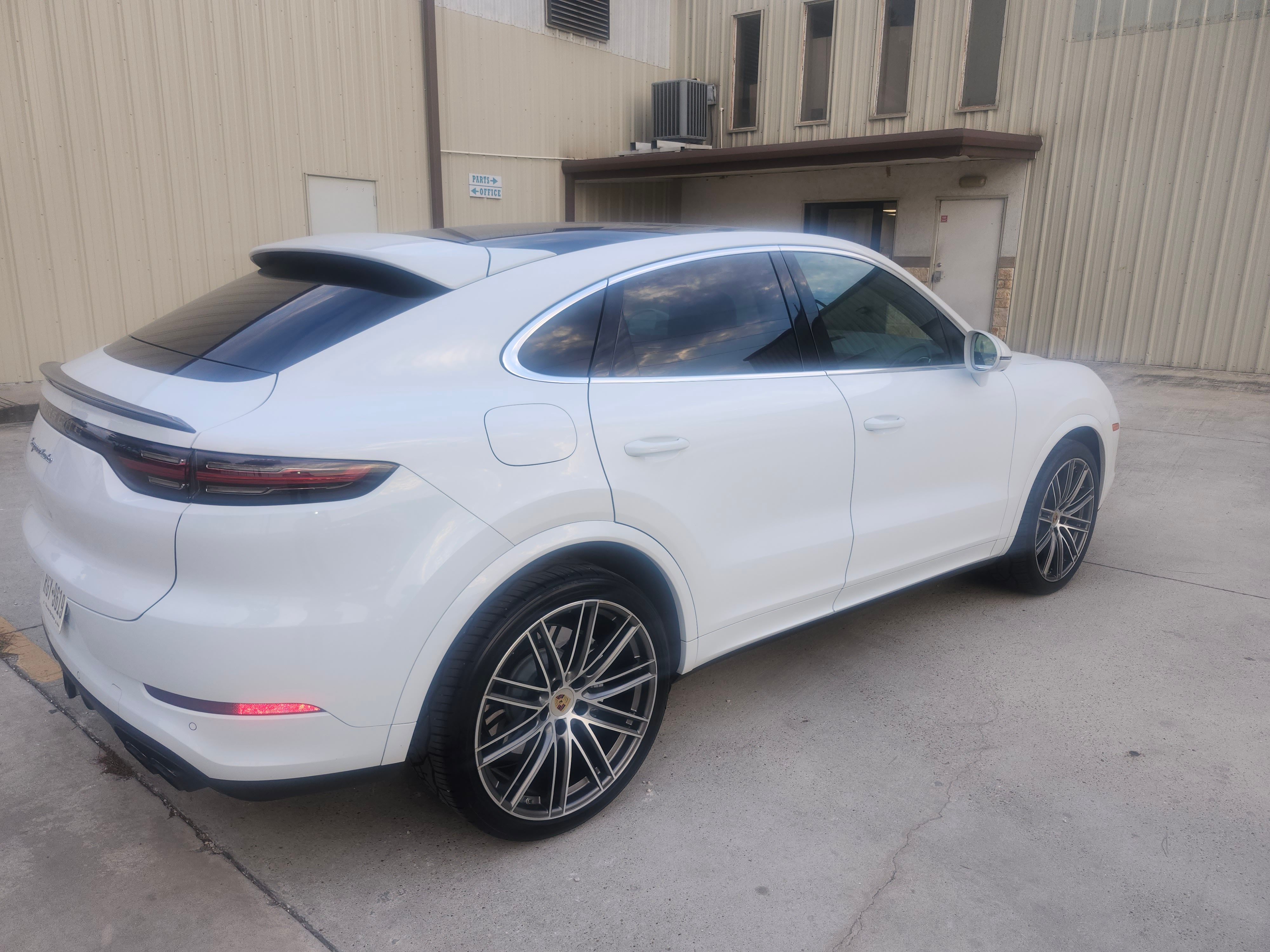 Used 2021 Porsche Cayenne Turbo AWD/4WD image 4