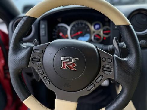 Used 2016 Nissan GT-R Premium image 20