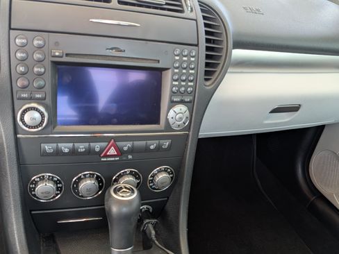 Used 2009 Mercedes-Benz SLK 300 image 2