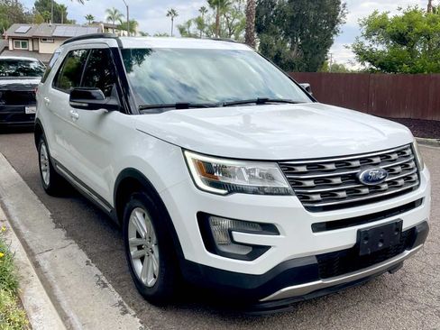 Used 2016 Ford Explorer XLT w/ Equipment Group 201A image 2