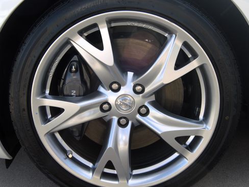 Used 2010 Nissan 370Z Touring w/ Sport Pkg image 8