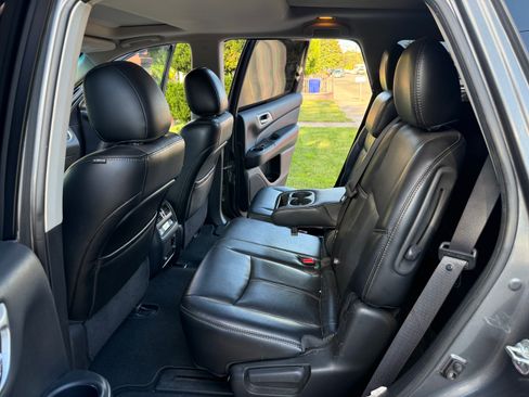 Used 2015 Nissan Pathfinder Platinum w/ Cargo Package FWD image 17