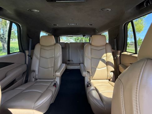 Used 2018 Cadillac Escalade Platinum AWD/4WD image 11
