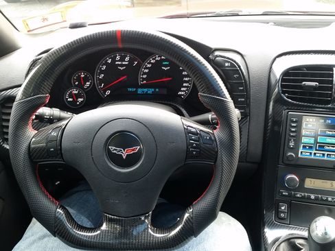Used 2006 Chevrolet Corvette Coupe w/ Preferred Equipment Group RWD image 17