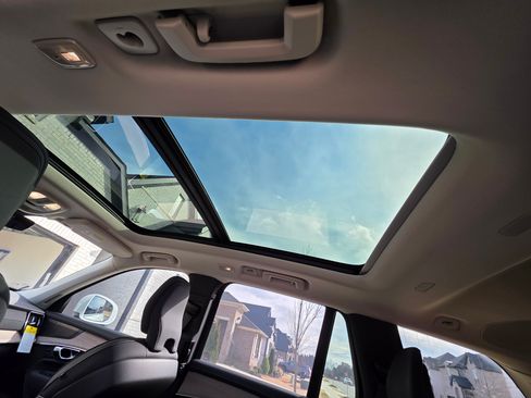 Used 2025 Volvo XC90 T8 Plus w/ Protection Package Premier image 9