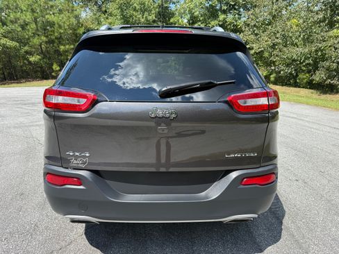 Used 2017 Jeep Cherokee Limited AWD/4WD image 6