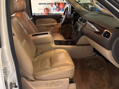 Used 2011 GMC Yukon XL Denali AWD/4WD image 11