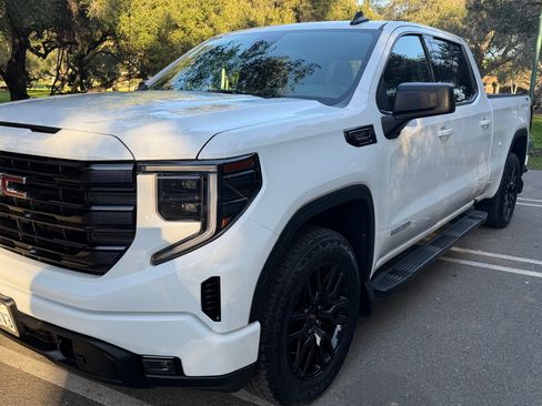 Used 2023 GMC Sierra 1500 Elevation w/ Preferred Package image 10