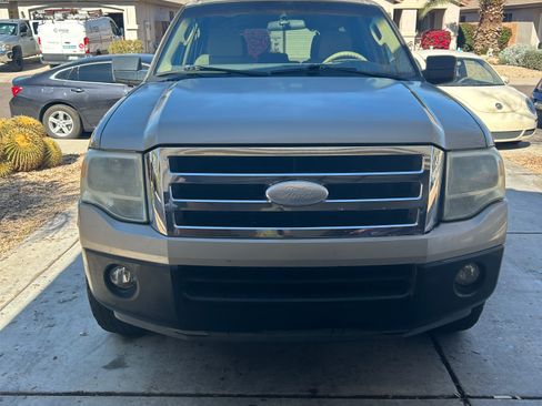 Used 2007 Ford Expedition EL XLT image 2