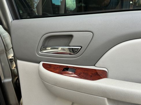 Used 2014 Chevrolet Silverado 2500 LTZ w/ LTZ Plus Package image 15