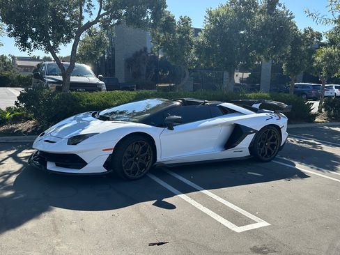 Used 2020 Lamborghini Aventador SVJ AWD/4WD image 9