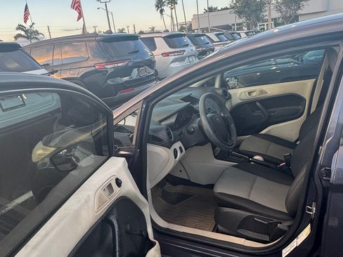 Used 2013 Ford Fiesta S image 8