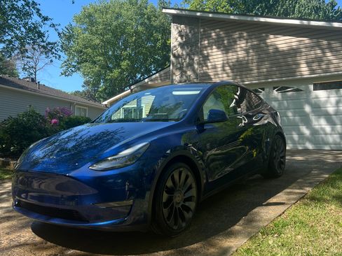 Used 2024 Tesla Model Y Performance image 6