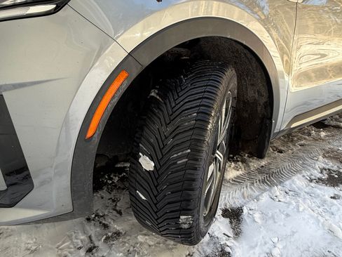 Used 2022 Kia Sorento EX w/ Panoramic Sunroof Package image 26