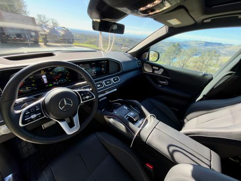 Used 2023 Mercedes-Benz Maybach GLS 600 4MATIC image 12