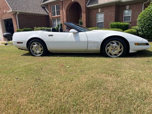 Used 1995 Chevrolet Corvette Convertible image 6