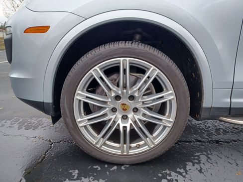 Used 2018 Porsche Cayenne Platinum Edition image 6