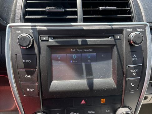 Used 2015 Toyota Camry LE image 9