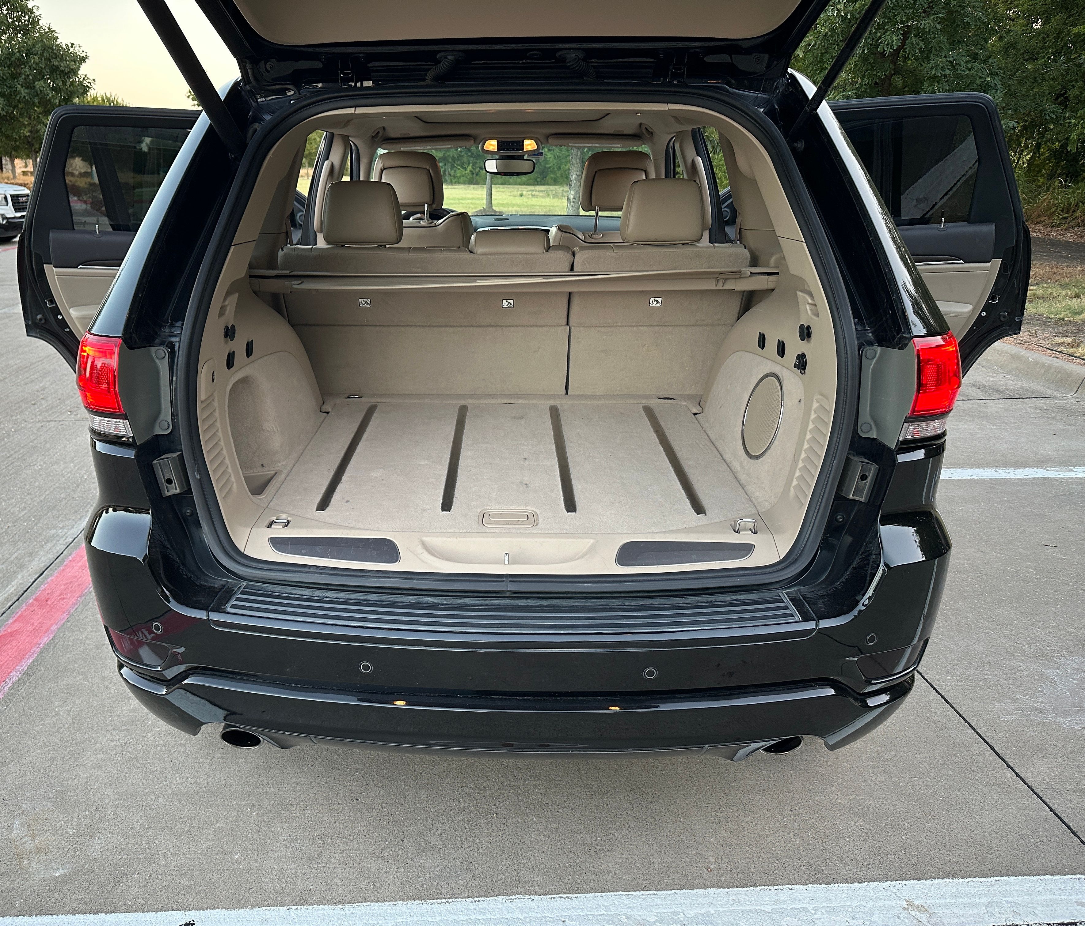 Used 2017 Jeep Grand Cherokee Overland RWD image 11