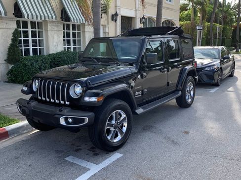 Used 2019 Jeep Wrangler Unlimited Sahara image 4