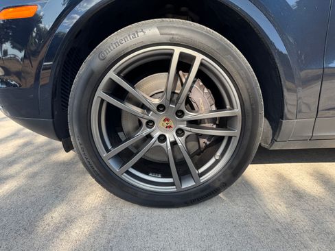 Used 2022 Porsche Cayenne Platinum Edition AWD/4WD image 12