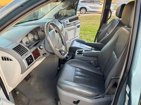 Used 2010 Chrysler Town & Country Touring image 11