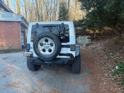 Used 2018 Jeep Wrangler Unlimited Rubicon w/ Connectivity Group image 17