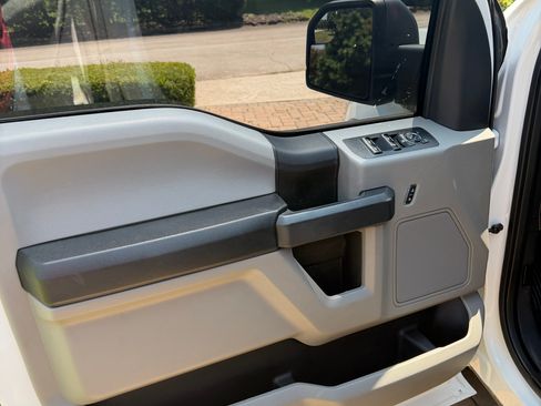 Used 2018 Ford F150 XL w/ Equipment Group 101A Mid RWD image 4