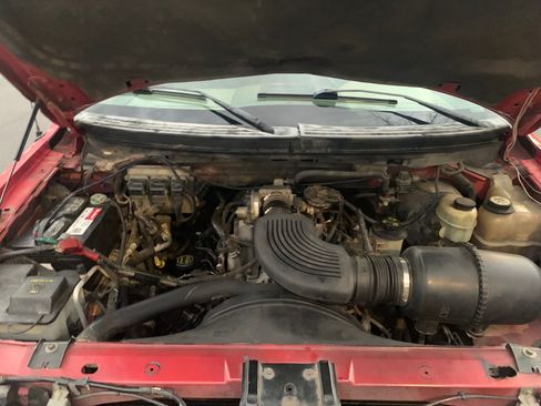 Used 2004 Ford F150 XLT image 12