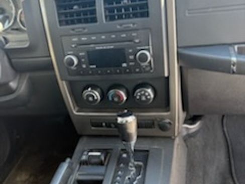 Used 2012 Jeep Liberty Sport image 14