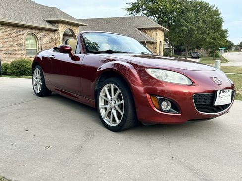 Used 2010 MAZDA MX-5 Miata Grand Touring w/ Premium Pkg image 4