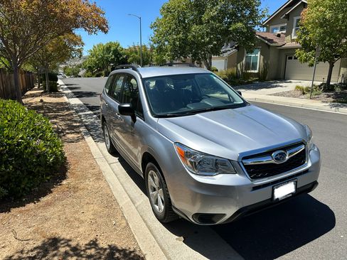 Used 2016 Subaru Forester 2.5i w/ Alloy Wheel Package AWD/4WD image 2