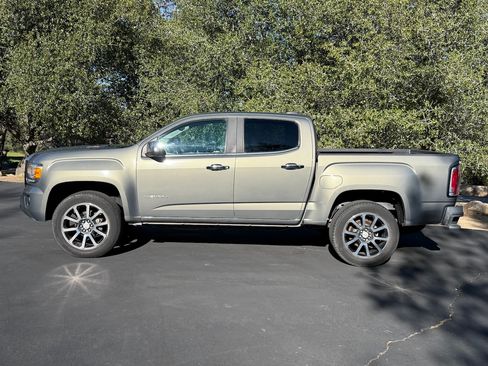 Used 2017 GMC Canyon Denali image 2